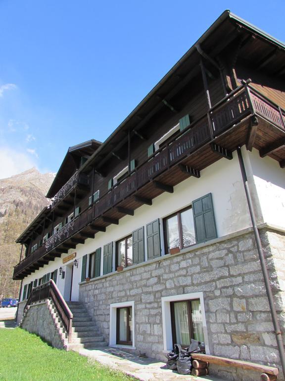 Casa Alpina Don Guanella Bed & Breakfast Macugnaga Exterior foto