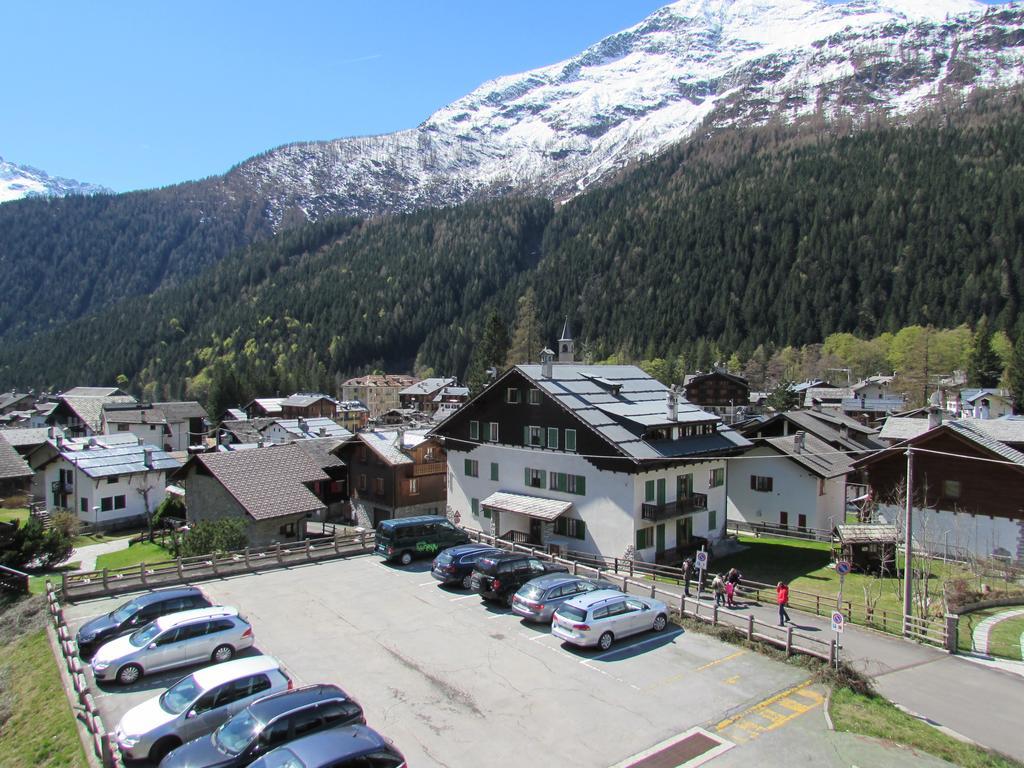 Casa Alpina Don Guanella Bed & Breakfast Macugnaga Exterior foto