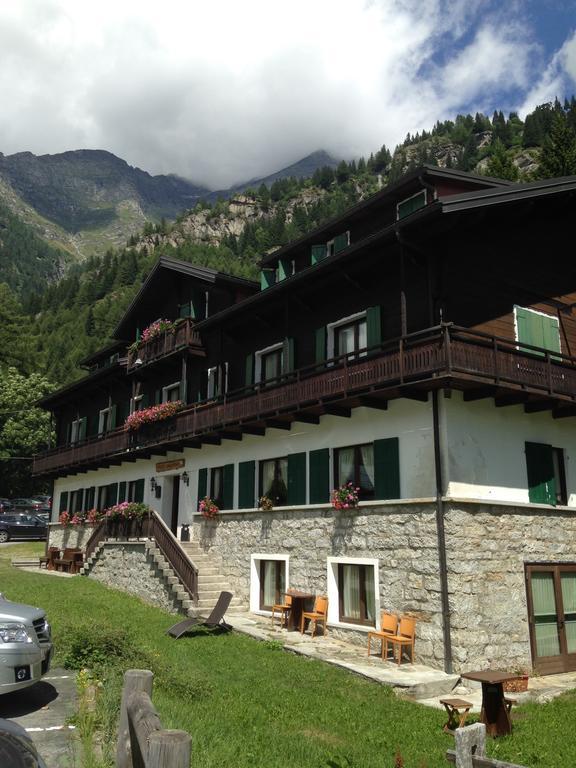 Casa Alpina Don Guanella Bed & Breakfast Macugnaga Exterior foto